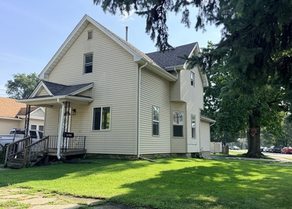 400 Summit Street - Photo 1