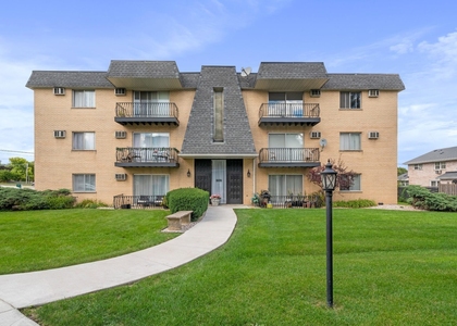 909 Plainfield Road - Photo 1