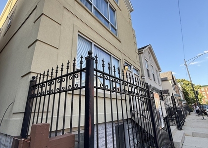 1028 W 20th Place - Photo 1