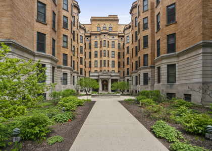 550 W Surf Street - Photo 1