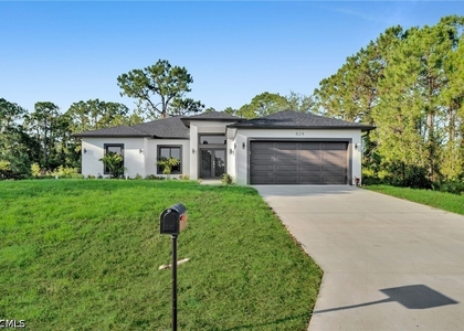 636 Ladd Street - Photo 1