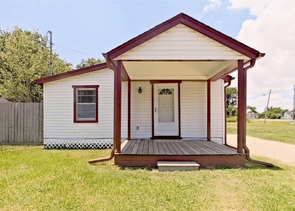 706 S Blackwell Street - Photo 1
