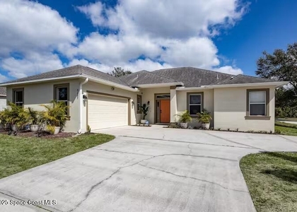581 Eldron Boulevard Se - Photo 1