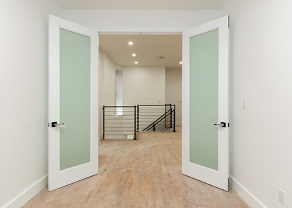 1027 Putnam Ave - Photo 1
