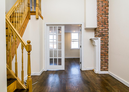 295 Maujer Street - Photo 1