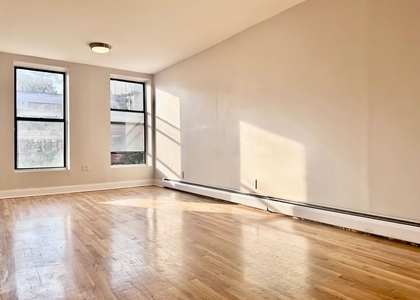 386 Manhattan Avenue - Photo 1