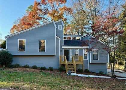 2707 Hawk Drive Ne - Photo 1