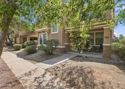 3289 E Ivanhoe Street - Photo 1