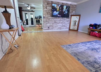 605 Nw 47th Street - Photo 1