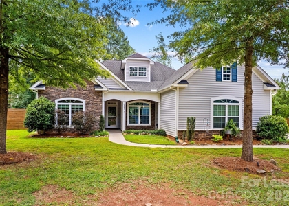 983 Jerry Lees Way - Photo 1