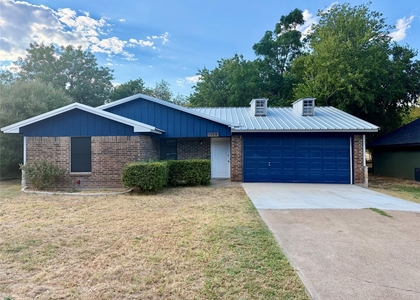 1729 W Doyle Street - Photo 1