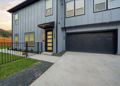 310 E 7th Street - Photo 1