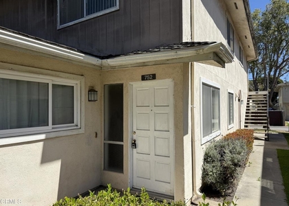 752 W Hemlock Street - Photo 1