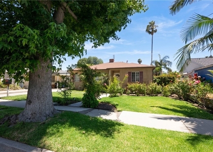 4722 Ventura Canyon - Photo 1