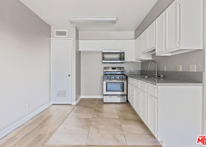 820 S St Andrews Place - Photo 1