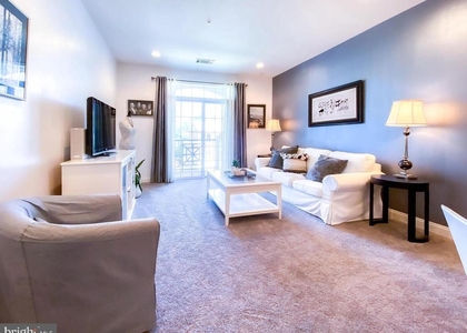 300 W Elm Street - Photo 1