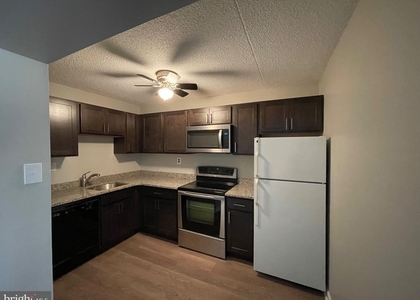 860 Putnam Boulevard - Photo 1