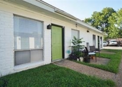 610 W 51st St - Photo 1