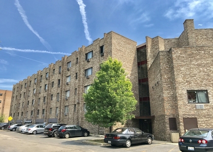 5306 N Cumberland Avenue - Photo 1