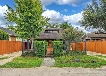 606 Vincent Street - Photo 1