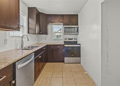 319 E B Street - Photo 1
