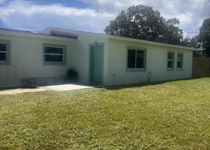 511 Palm Avenue - Photo 1