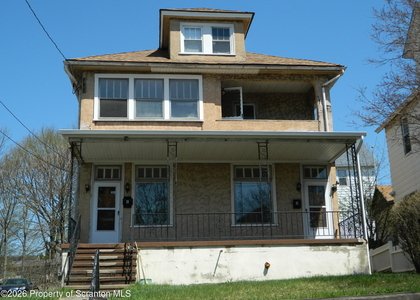 127 E Pine Street - Photo 1
