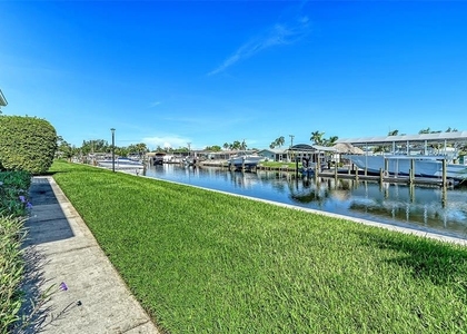9819 Hernando Court - Photo 1