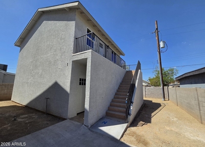 824 N 11th Avenue - Photo 1