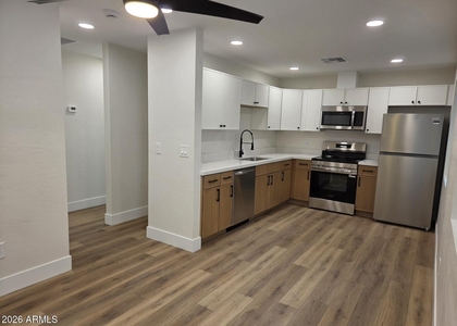 824 N 11th Avenue - Photo 1