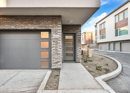 1023 W 5th Street - Photo 1