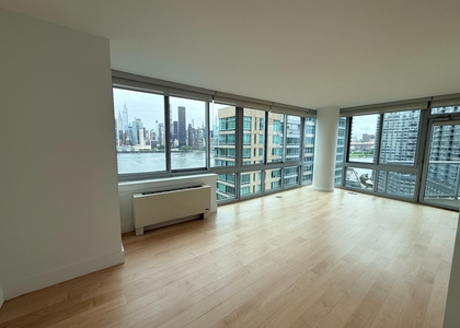 Center Boulevard - Photo 1