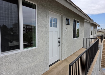 824 N 11th Avenue - Photo 1