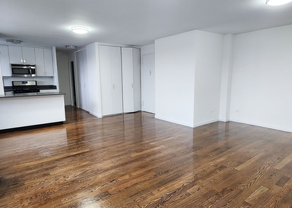 E 16 St - Photo 1