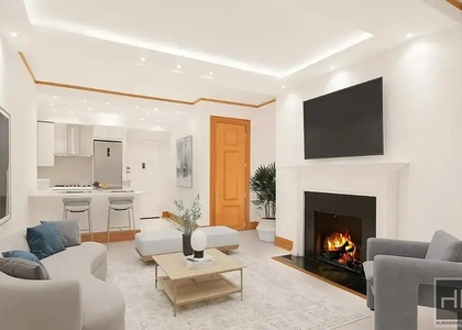 West 58 Street - Photo 1