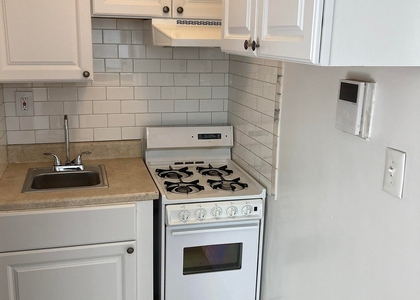 East 61 Street - Photo 1