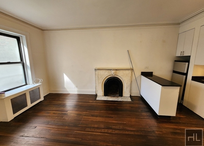 East 65 Street - Photo 1