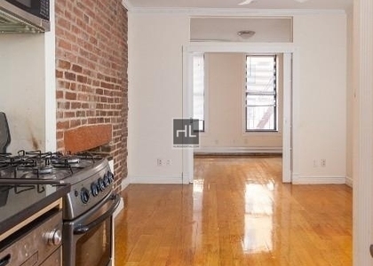 Avenue B - Photo 1