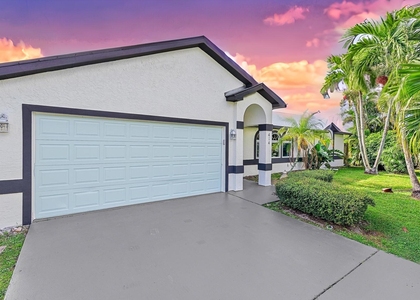 414 Sw Lairo Avenue - Photo 1