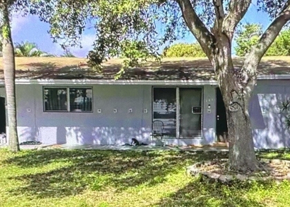 223 Se 14th Place - Photo 1