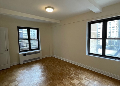 East 56 Street - Photo 1