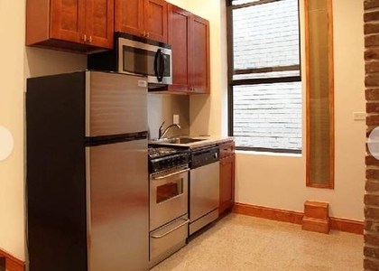 East 52 Street - Photo 1