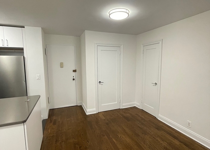 East 56 Street - Photo 1