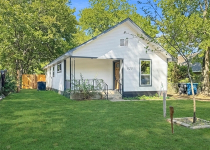 825 W Nelson Street - Photo 1
