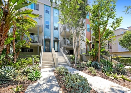 606 Rockefeller - Photo 1