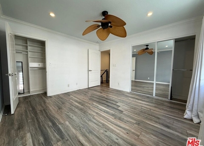 1043 Thompson Avenue - Photo 1