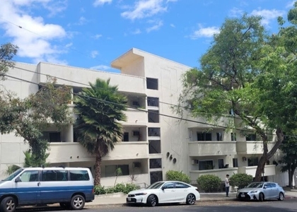 960 Larrabee Street - Photo 1