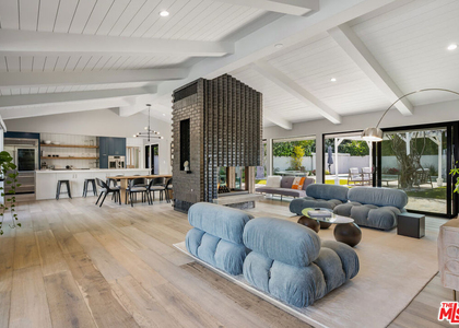 8400 Mulholland Drive - Photo 1