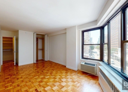 Fourth Avenue - Photo 1