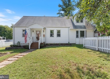 4023 Poplar - Photo 1